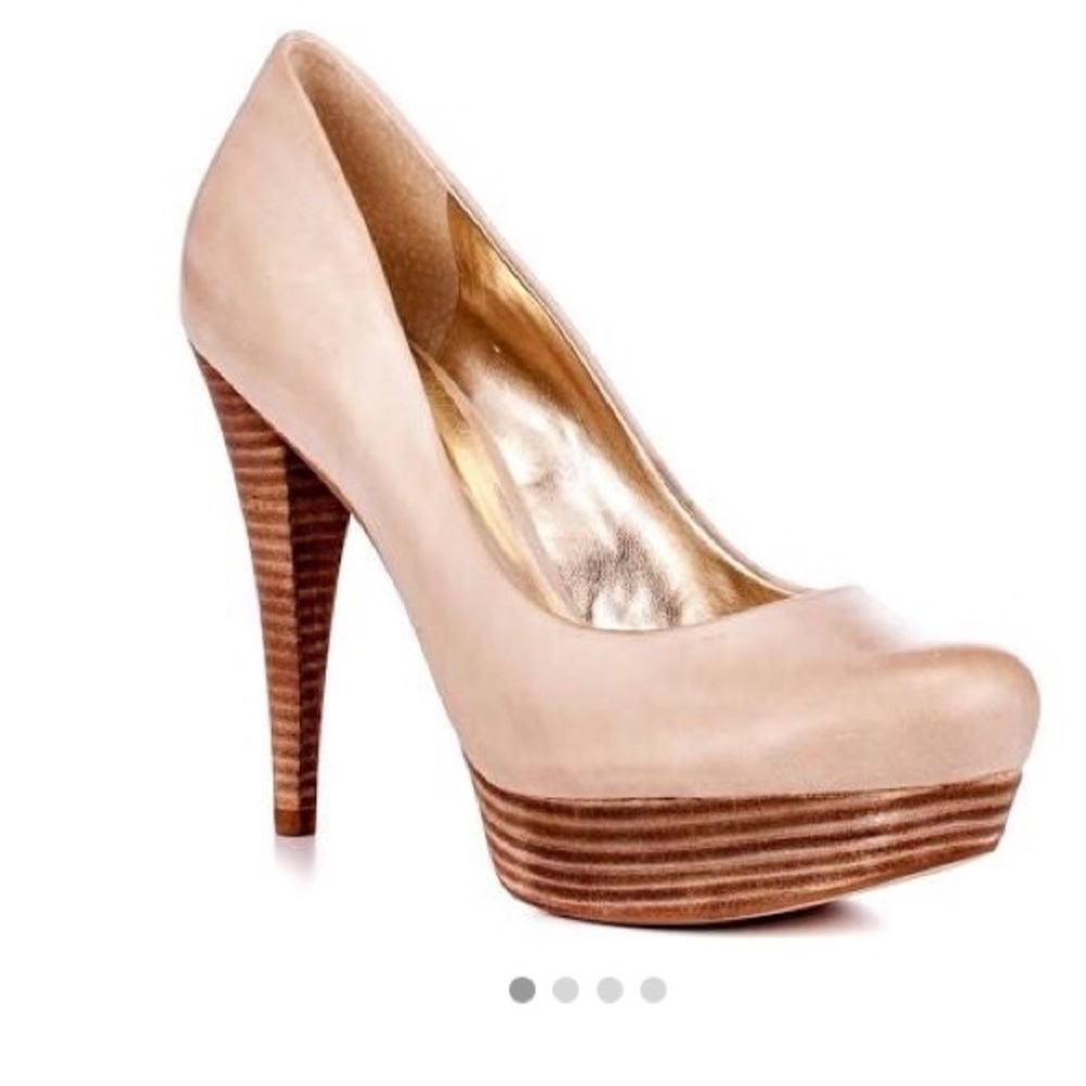 👠NWT GUESS LIGHT NATURAL LEATHER HEELS 👠